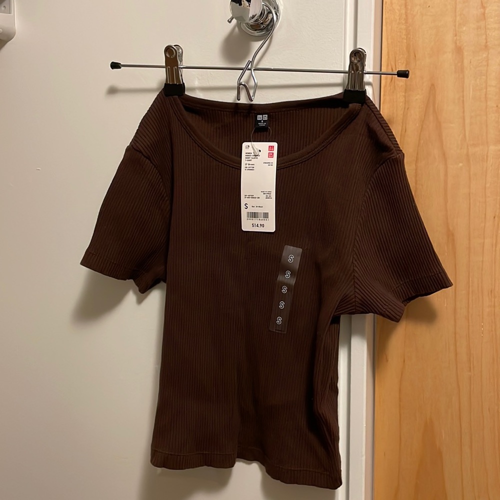 Uniqlo crop tee